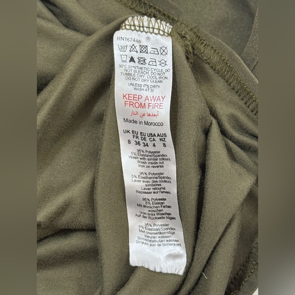 PrettyLittleThing Asym Hem Top | Size 4 🔥CLEAR THE CLOSET - Picture 5 of 6